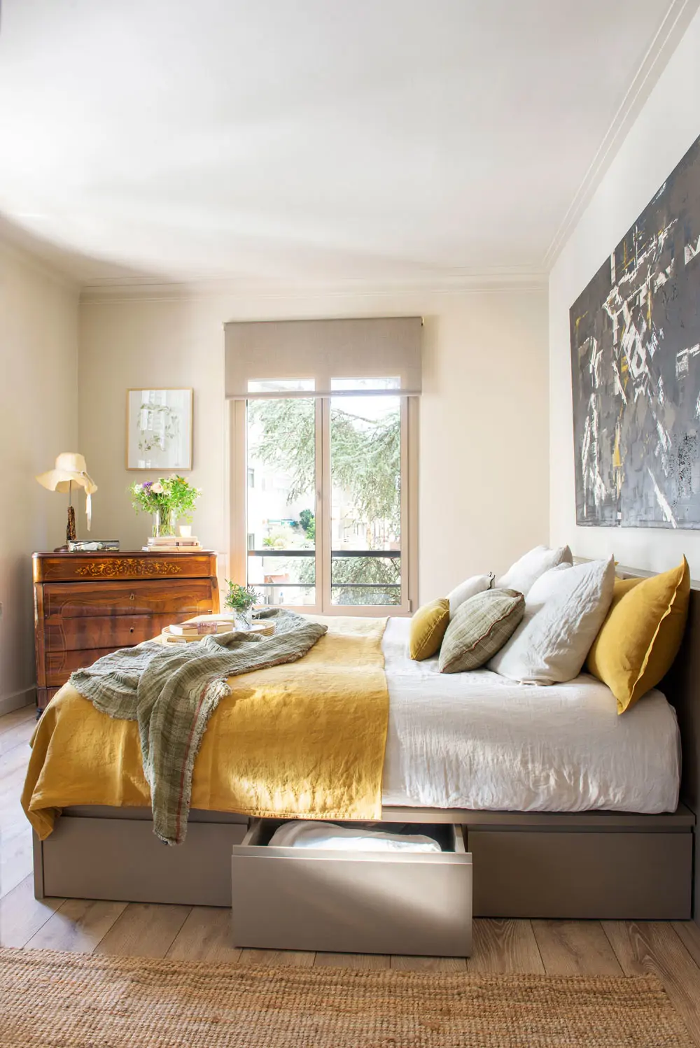 Juancho González : lits avec tiroirs de rangement.